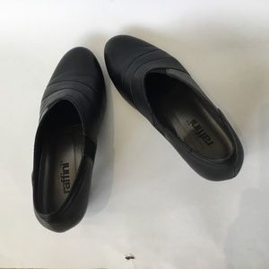 Black Leather Umberto Raffini Pumps, Size US 7.5 Euro 38
